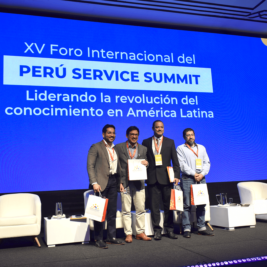 Panelistas del Perú Service Summit