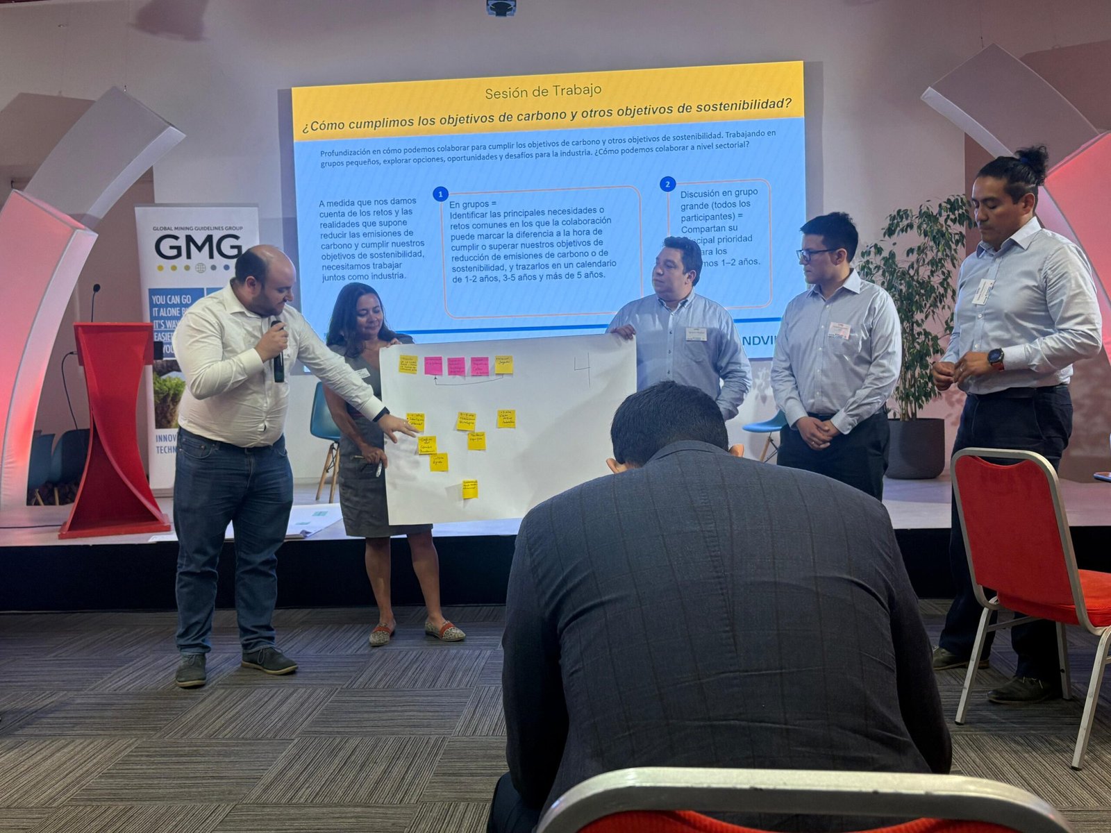 Profesionales participando en workshop GMG