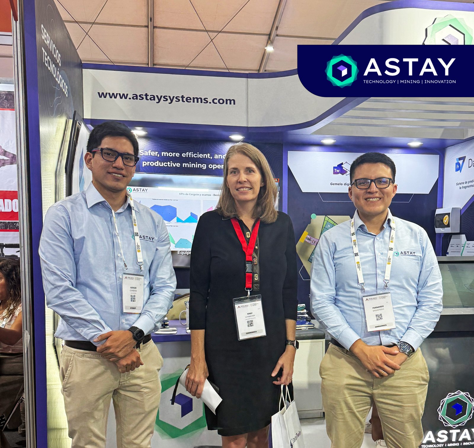 ASTAY junto a profesionales durante PERUMIN 37